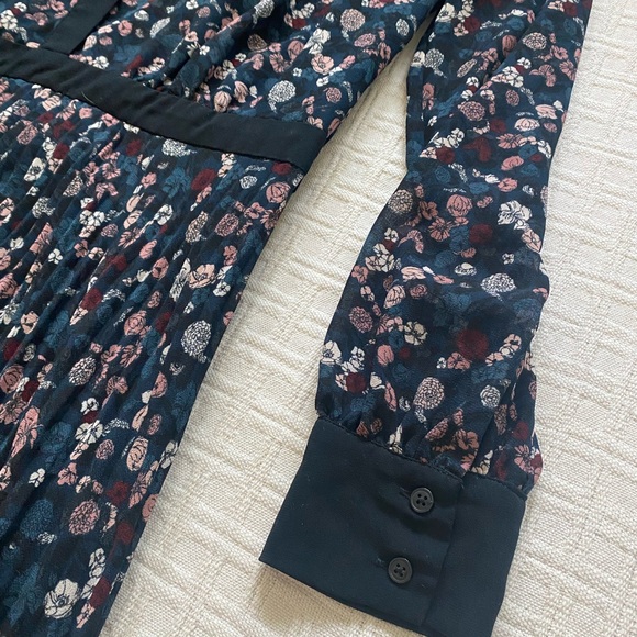 Club Monaco pleated floral dress. - Picture 7 of 12